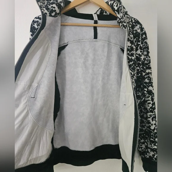 Lululemon Scuba Hoodie size 10 - Picture 7 of 8